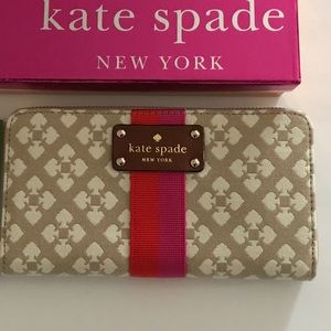 NWOT KATE SPADE Zip Wallet